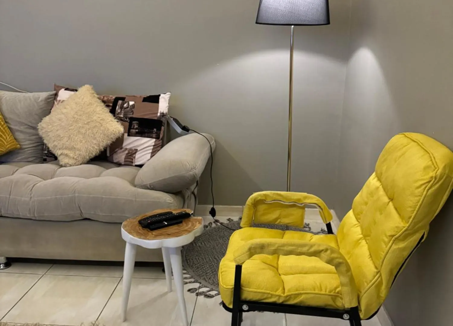 شقه مودرن بغرفه سينما Apartment Riyadh